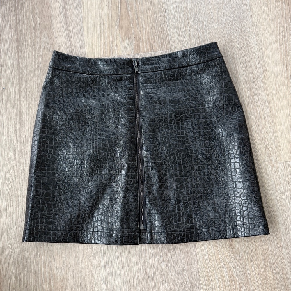 ModCloth Black Faux Croc Mini Skirt with Front Zip Accent